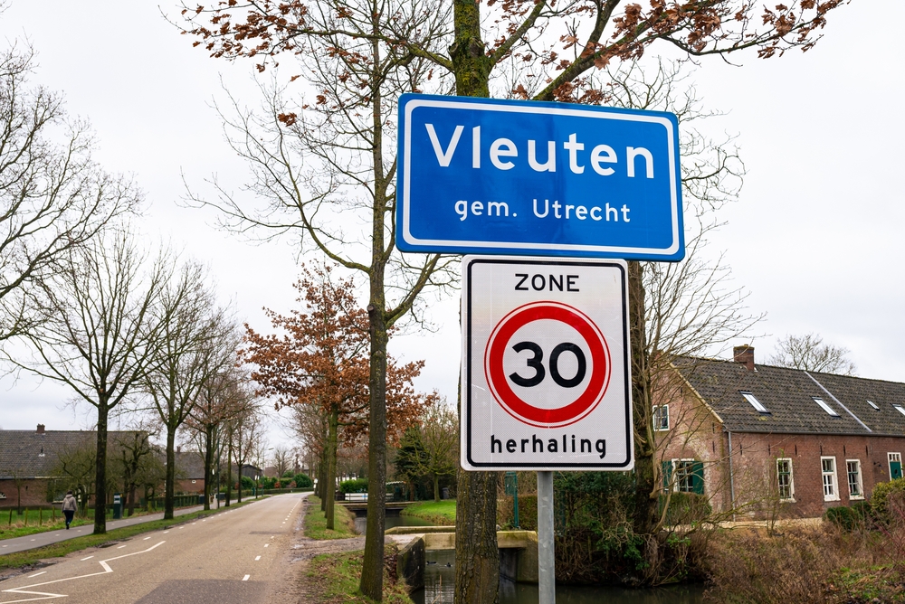 Hoe herken je de maximumsnelheid van een weg? MAX vakantieman Hoe herken je de maximumsnelheid van een weg? MAX vakantieman