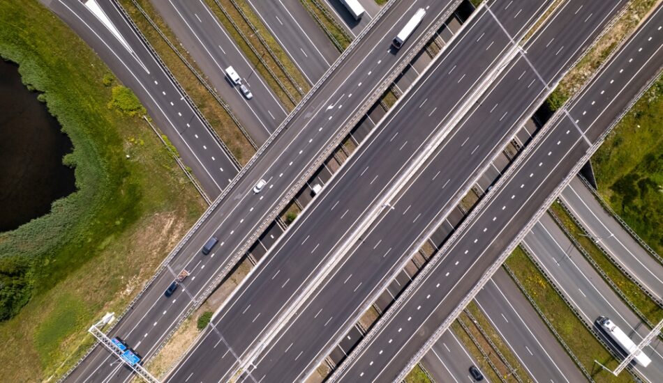 Wat is het verschil tussen een rijbaan en een rijstrook?