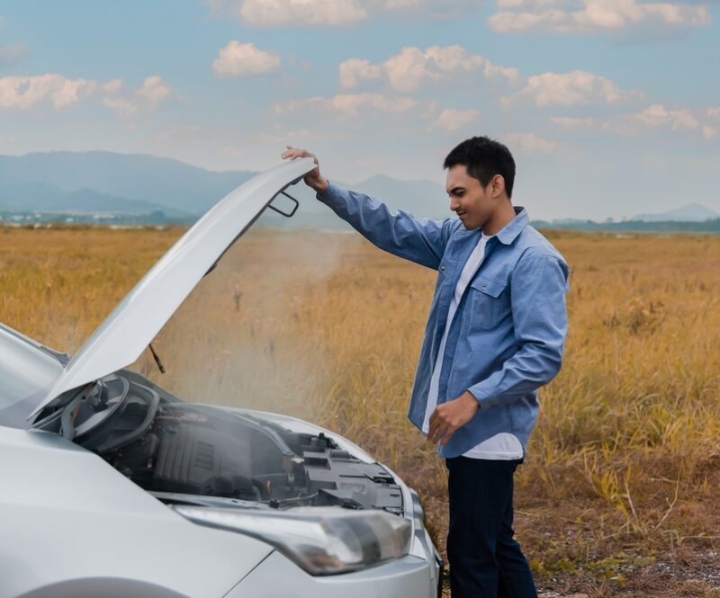Zo merk je dat de motor van de auto oververhit is en dit kun je zelf doen