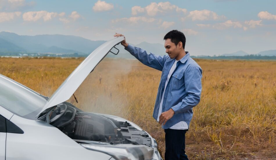 Zo merk je dat de motor van de auto oververhit is en dit kun je zelf doen