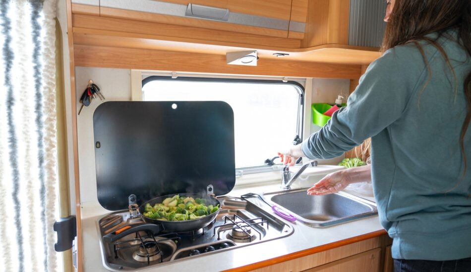 Gevarieerd en voordelig eten tijdens een campervakantie? Dat doe je zo