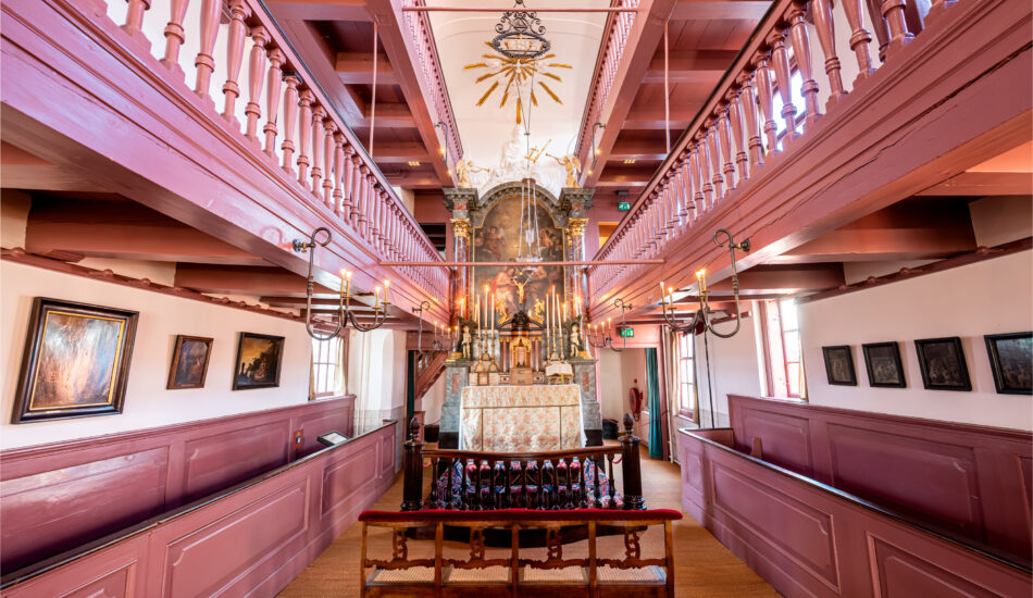 De binnen kant van de kerk van Ons’ Lieve heer Op Solder.