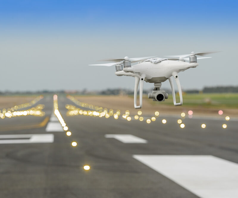 Drones boven luchthavens: wat doen Nederlandse vliegvelden daar aan?