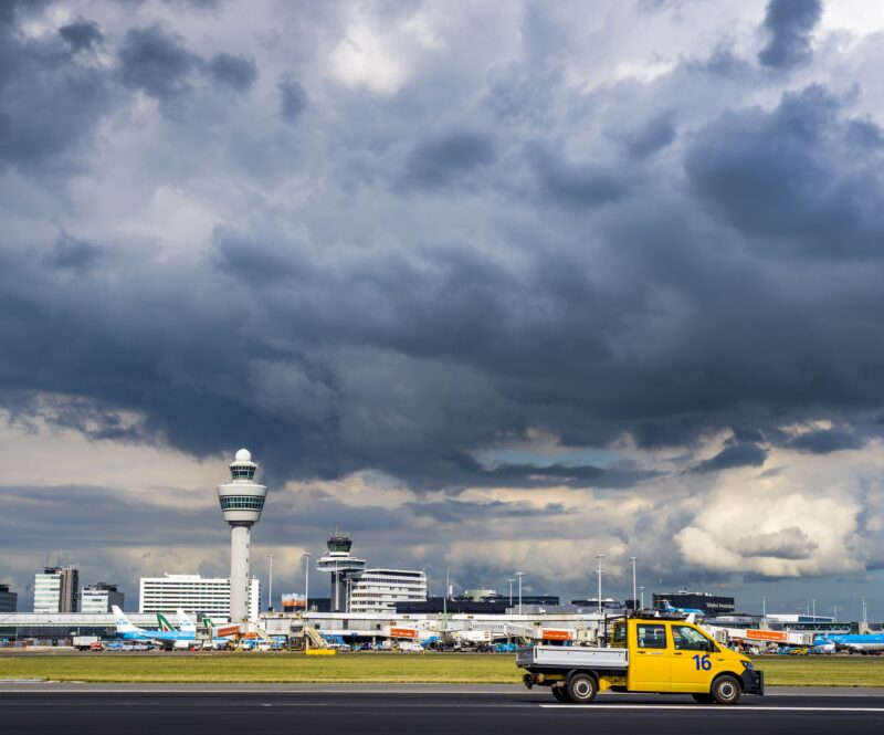 Schiphol schrapt tientallen vluchten vanwege storm Benjamin: heb je recht op een vergoeding?