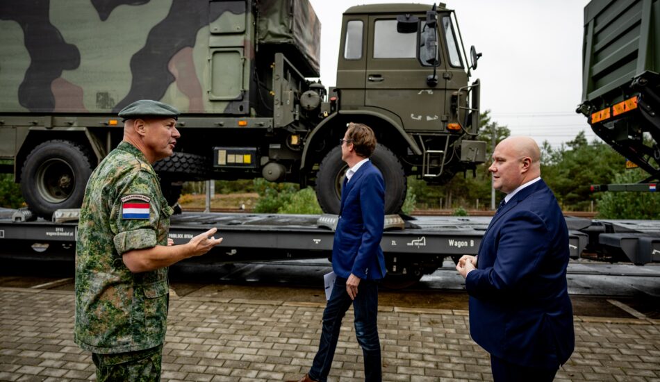 Militair transport in Nederland.