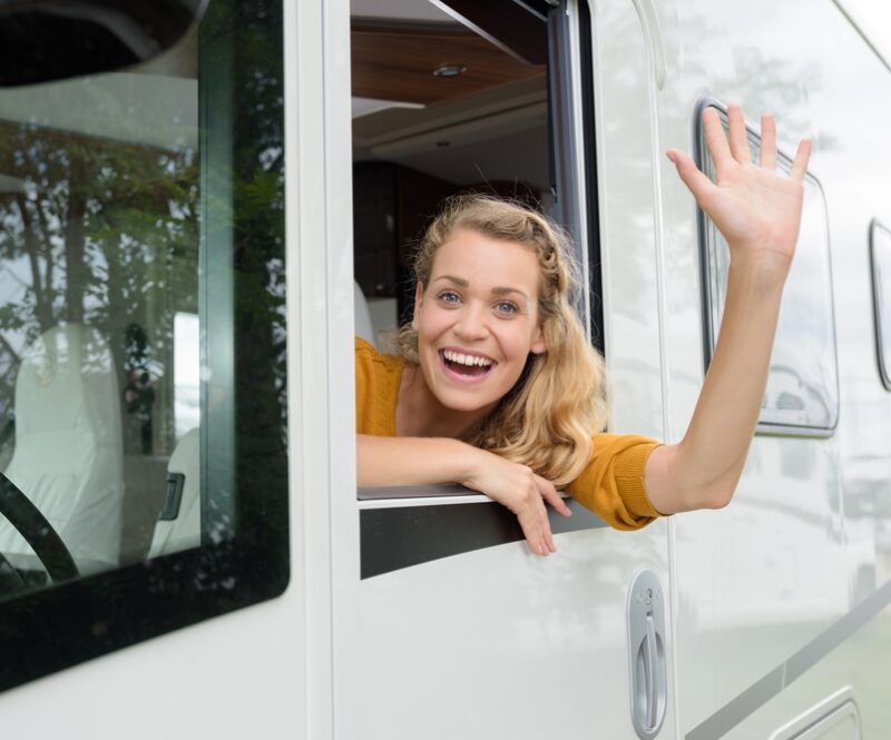 Camper etiquette: wel of niet zwaaien? Is het een ongeschreven regel om dit te doen?