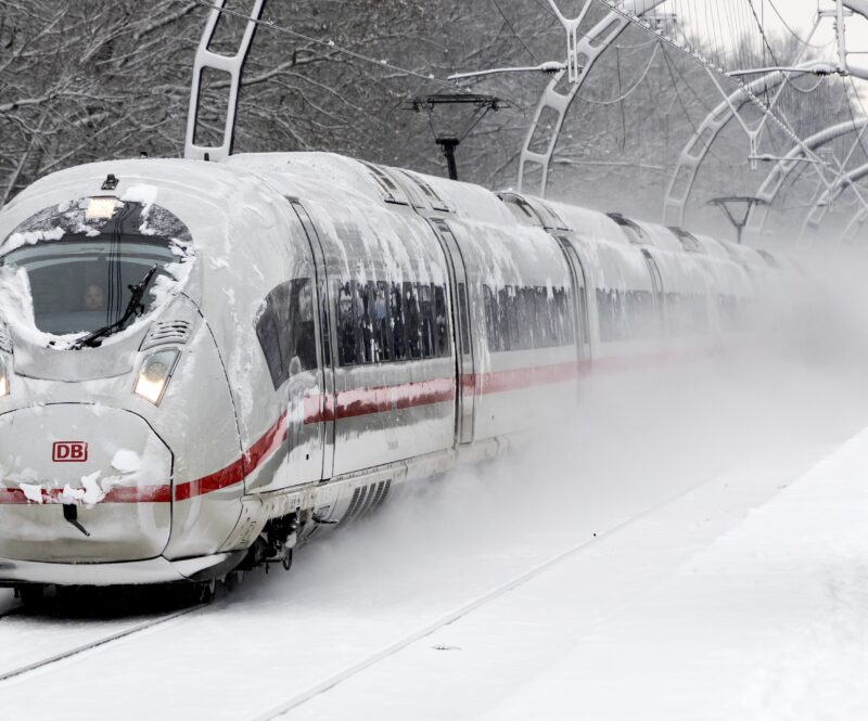 Vlucht of trein geannuleerd door sneeuw en gladheid? Hier heb je recht op
