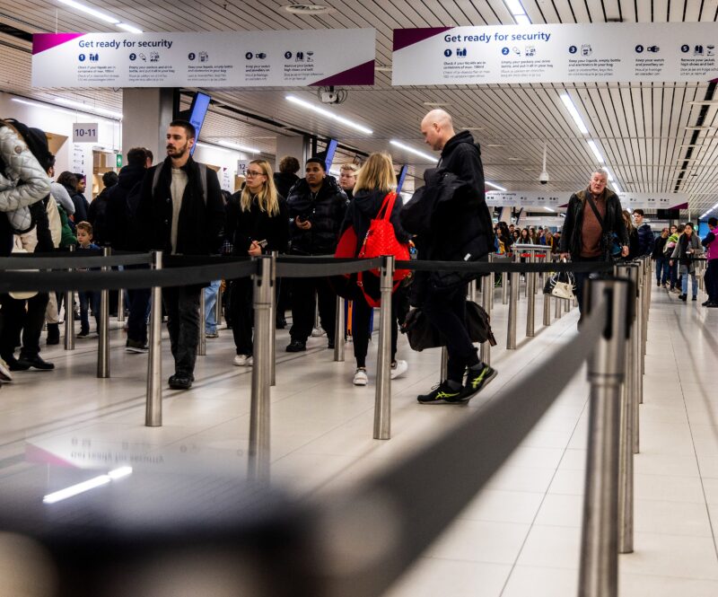 Douane voert dinsdagmiddag 10 februari 2026 actie op Schiphol: niet minder, maar juist extra controles