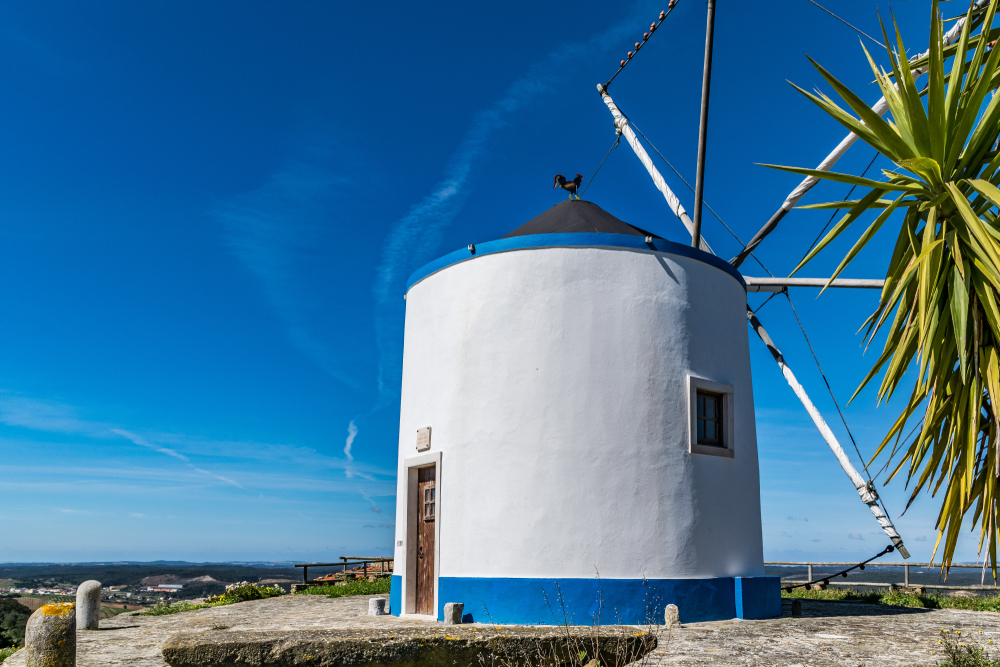 Een molen in Serra de Montejunto.