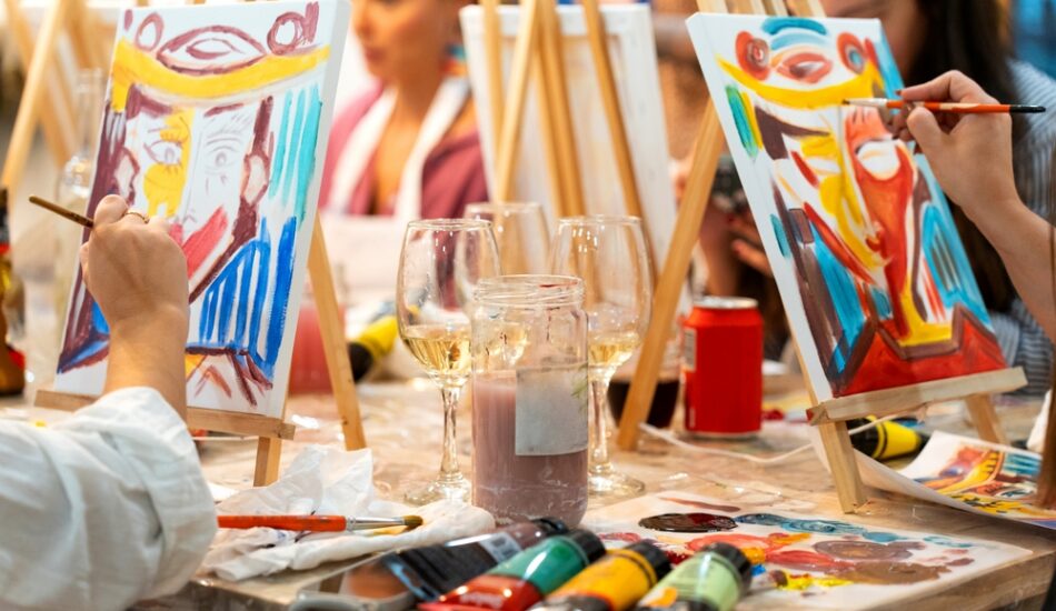 Een workshop schilderen als stockfoto voor het Atelierweekend.