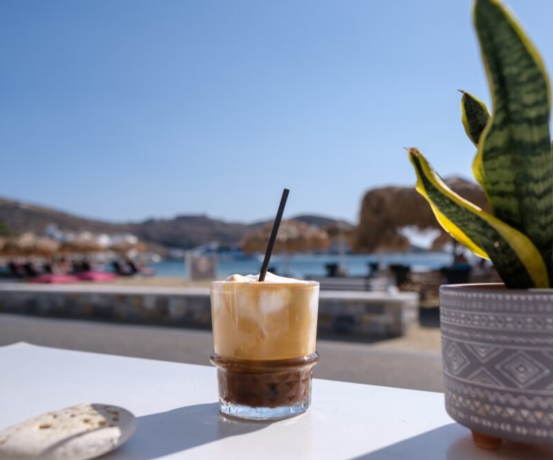 Zin in ijskoffie op vakantie? Zo bestel je hem in Griekenland, Italië en Spanje