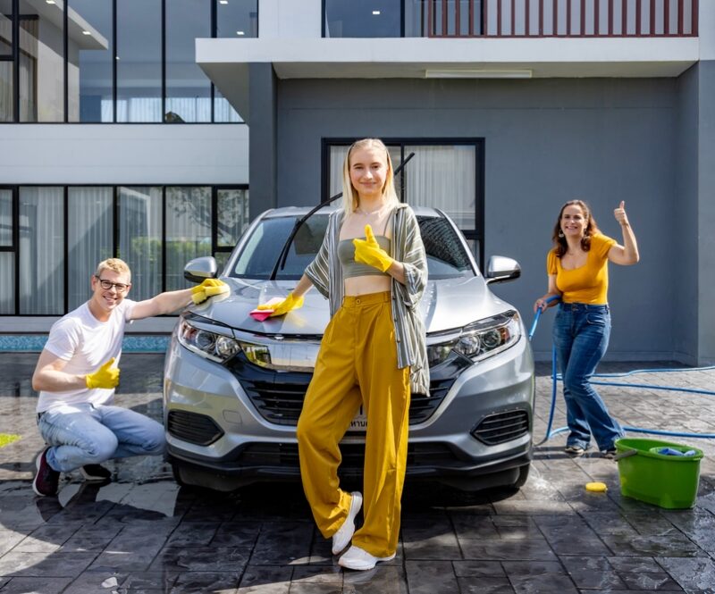 Auto schoonmaken na de vakantie? Zo pak je dat aan