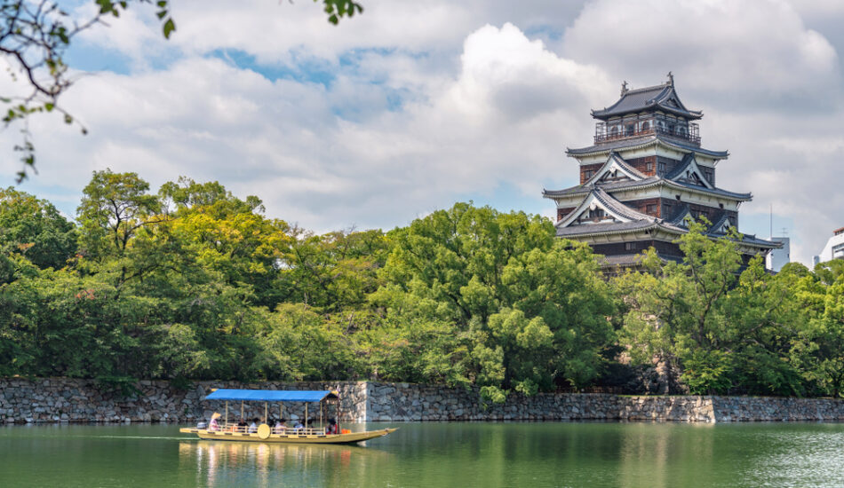 Zomerpuzzel het Hiroshima kasteel in Japan