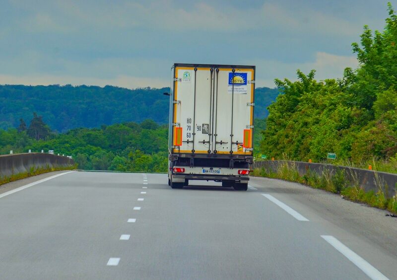 Ga je met de auto op zondag door Duitsland? Let op, vrachtverkeer is tot 31 augustus toegestaan op de zondagen