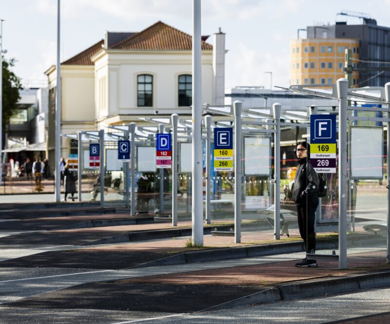Een dag per week geen streekvervoer: dit is waarom er bijna geen bussen (en trams) rijden