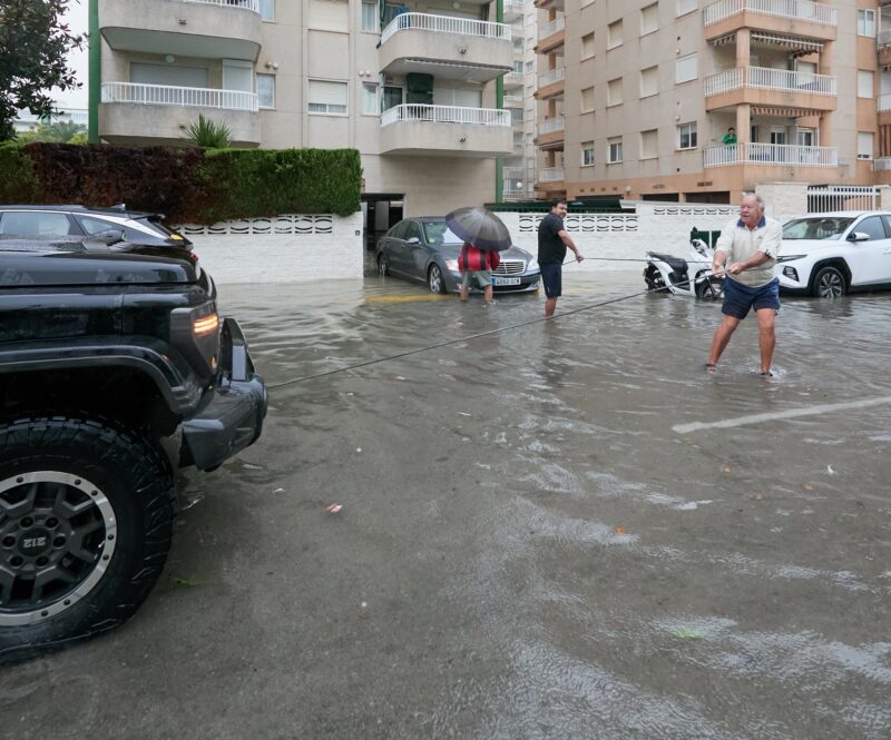 Noodweer in Spanje: hevige regenval in Valencia, op Mallorca, Ibiza en Formentera