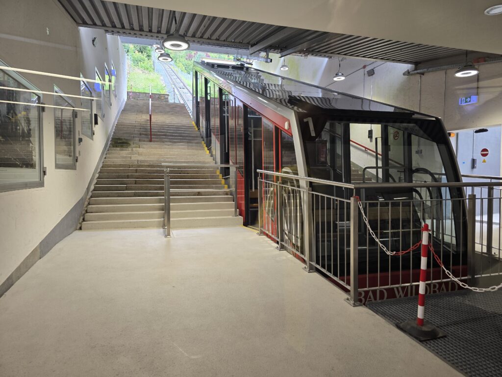 kabelbaan bij Bad Wildbad bij het boomkroonpad in het Zwarte Woud