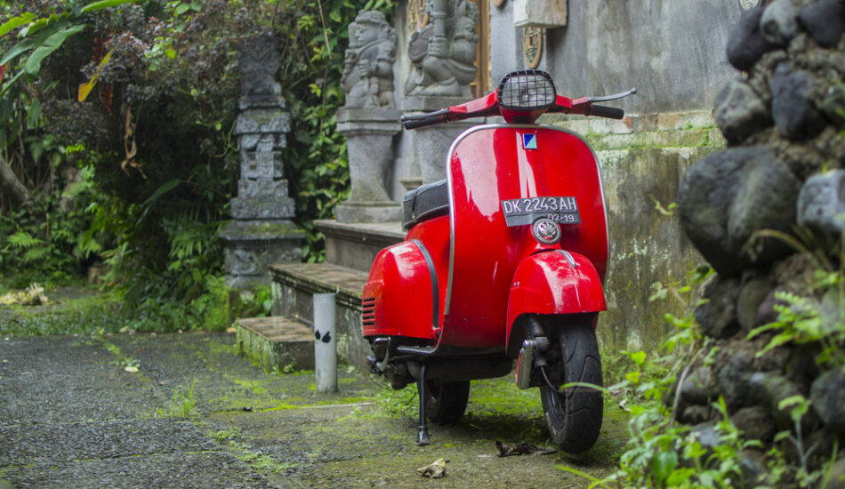 Een scooter, waar veel toeristen op vakantie een ongeluk mee krijgen en daar meldingen van maken.