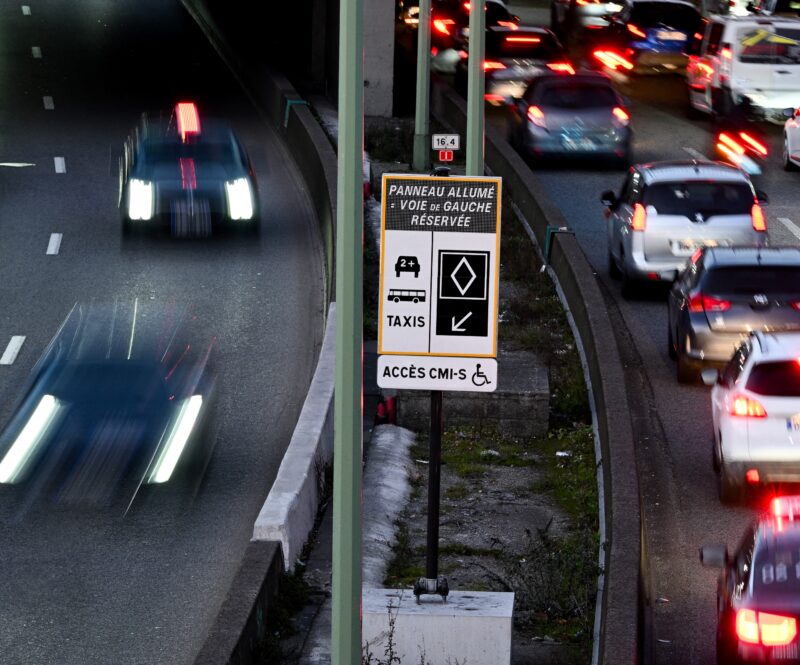 Vanaf 16 oktober 2025 krijg je een boete als je alleen op een carpoolstrook rijdt in Parijs (op de Périphérique)
