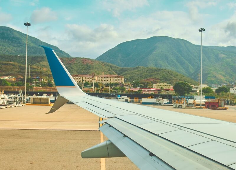 Steeds minder luchtvaartmaatschappijen vliegen naar of via Venezuela: wat is er aan de hand?