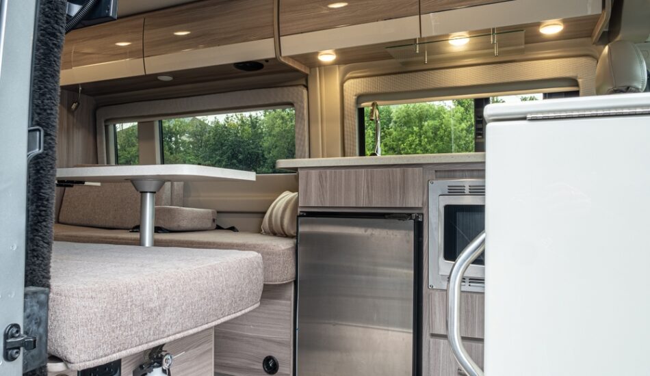 De binnenkant van een camper