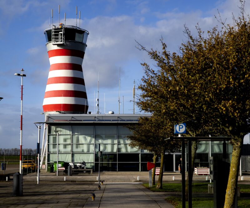 Wat houdt de komst van vakantievluchten vanaf Lelystad Airport in?