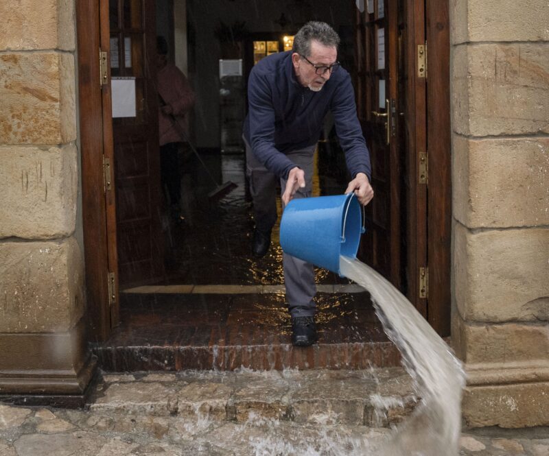 Zware regenval in Zuid-Spanje en Portugal in februari 2026 houdt aan: dit betekent het voor je vakantie
