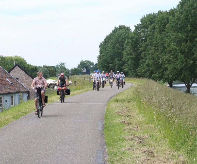 Ontdek de Betuwe op de fiets door van 14 tot en met 17 mei 2026 mee te doen aan de Betuwse Fietsvierdaagse