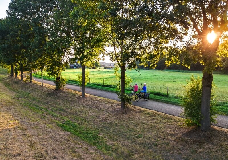 Van pontje naar pontje fietsen langs de Maasoever tijdens de Pontjesdagen 2026