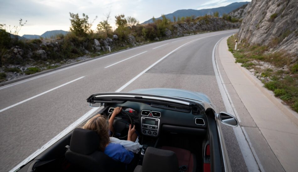 Niet overal gelden dezelfde verkeersregels: dit zijn opvallende regels in Europa die je misschien nog niet kende