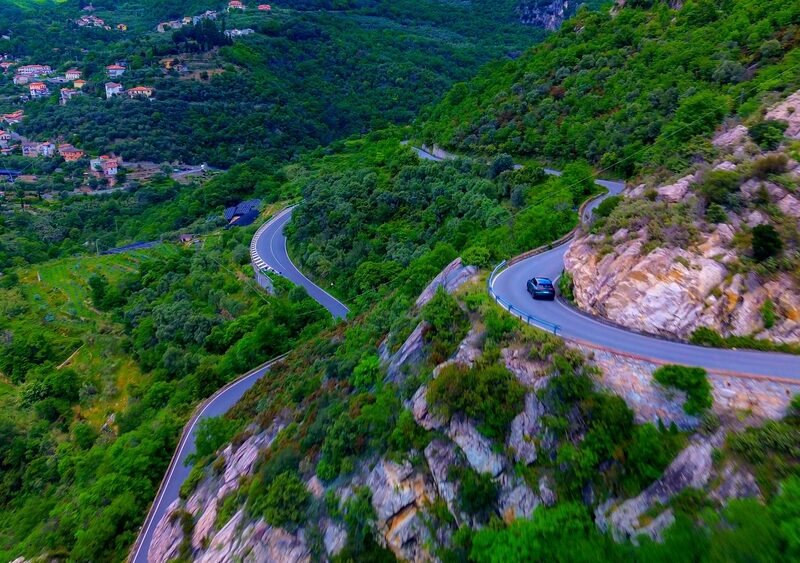Van de Scandinavische bossen tot het Meer van Genève: dit zijn de mooiste roadtrips van Europa in de herfst